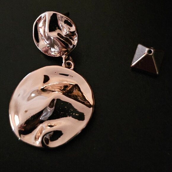 NWT WHBM GOLD TONED DANGLE PIERCED EARRINGS with SECURE and STYLISH LIFTER BACKS - Picture 7 of 15